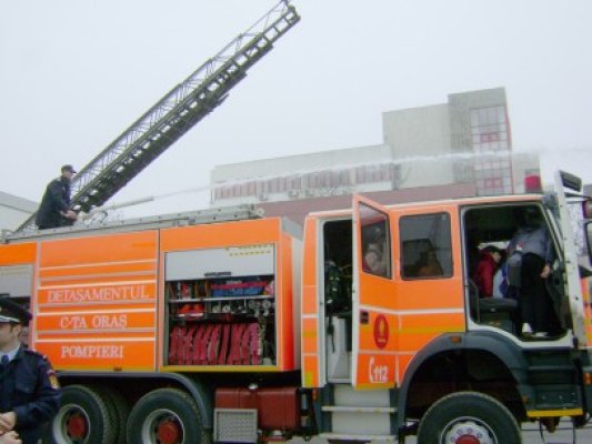 ISU Constanţa a primit o autospecială pentru transport victime multiple